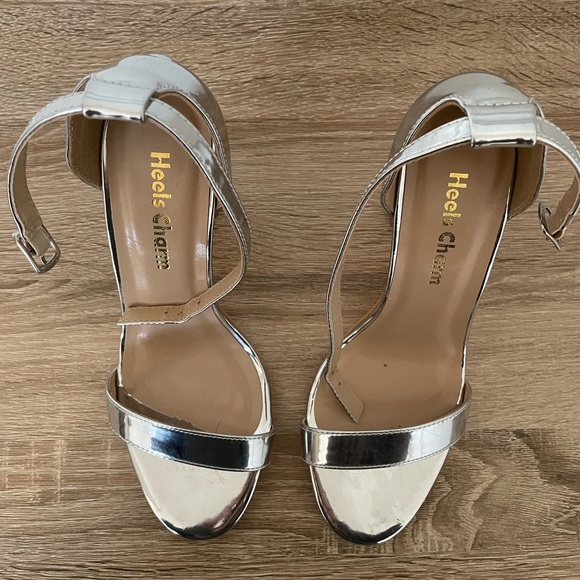 Silver 4 inch Block Heels Size 7.5 - Picture 7 of 7